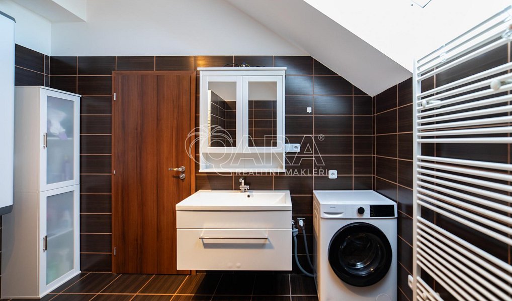 Prodej bytu 5+kk 117 m², Holubice – náhled fotky 11