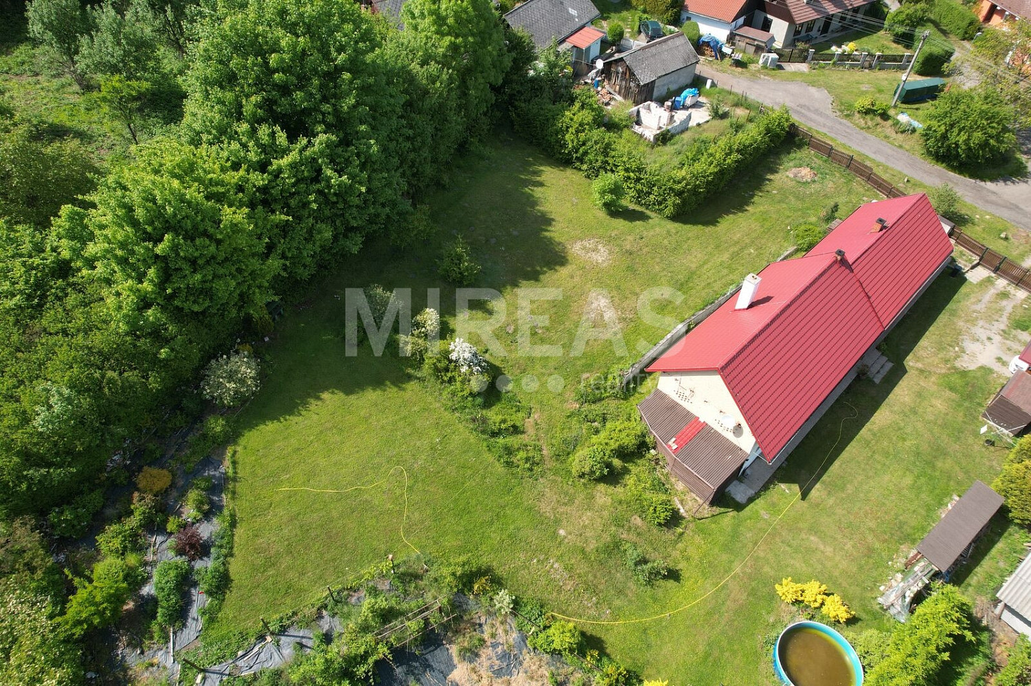 Prodej stavebního pozemku 963 m² – fotografie 2