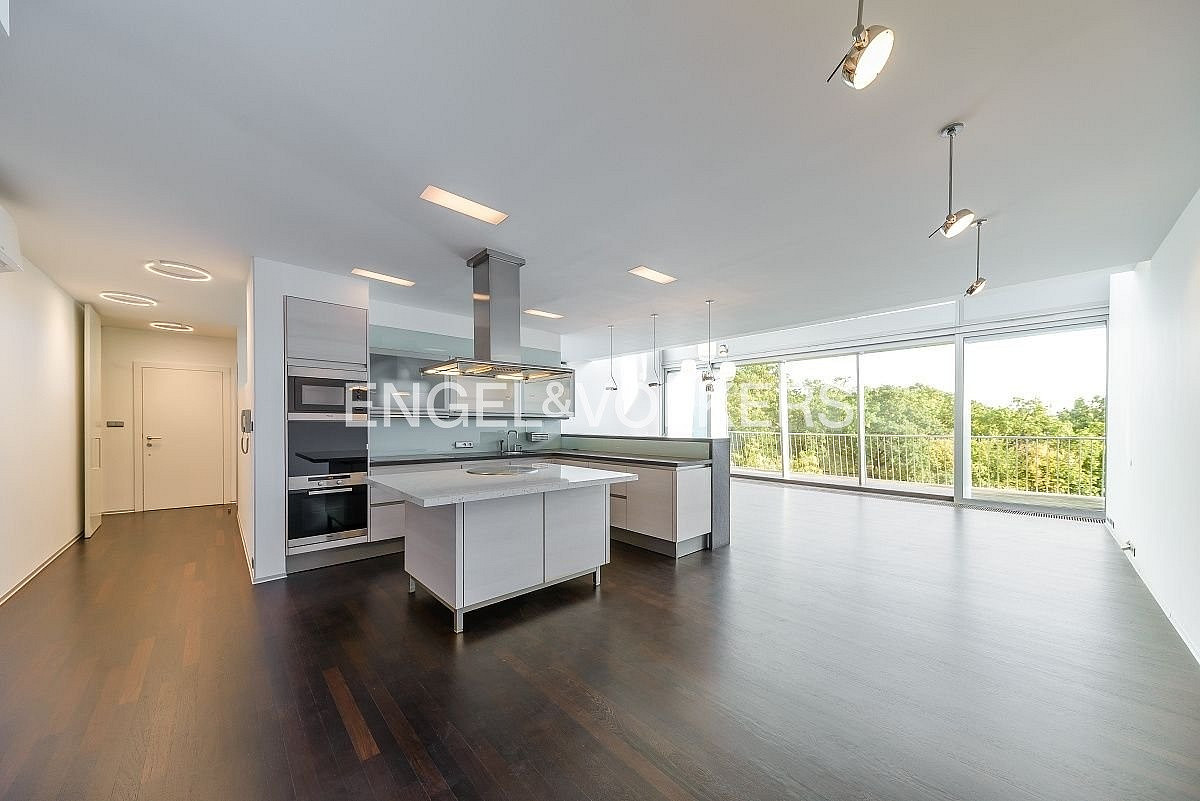 Pronájem bytu 6+kk 297 m²