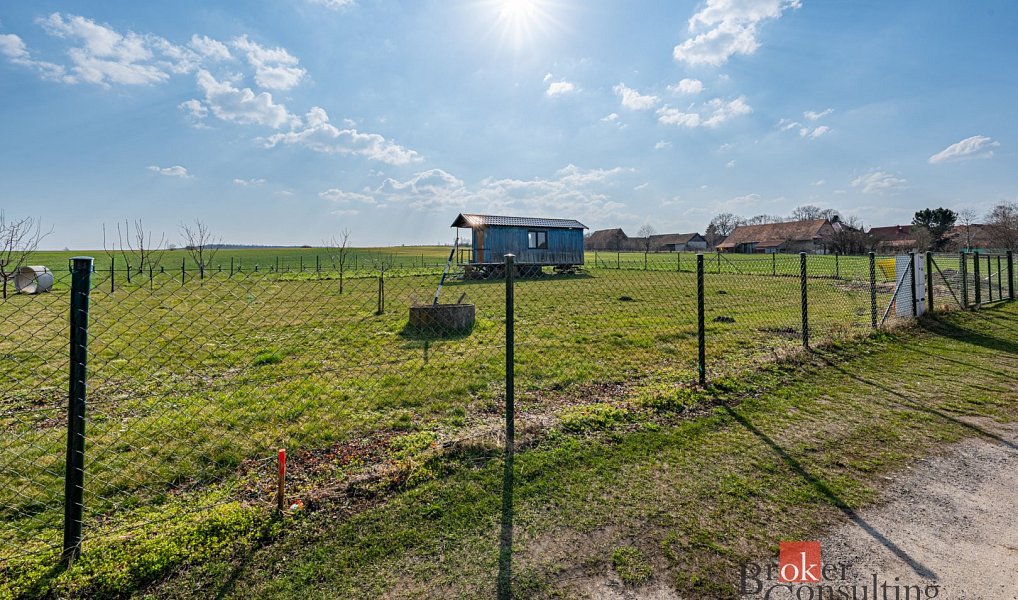 Prodej stavebního pozemku 840 m², Moravany – náhled fotky 7