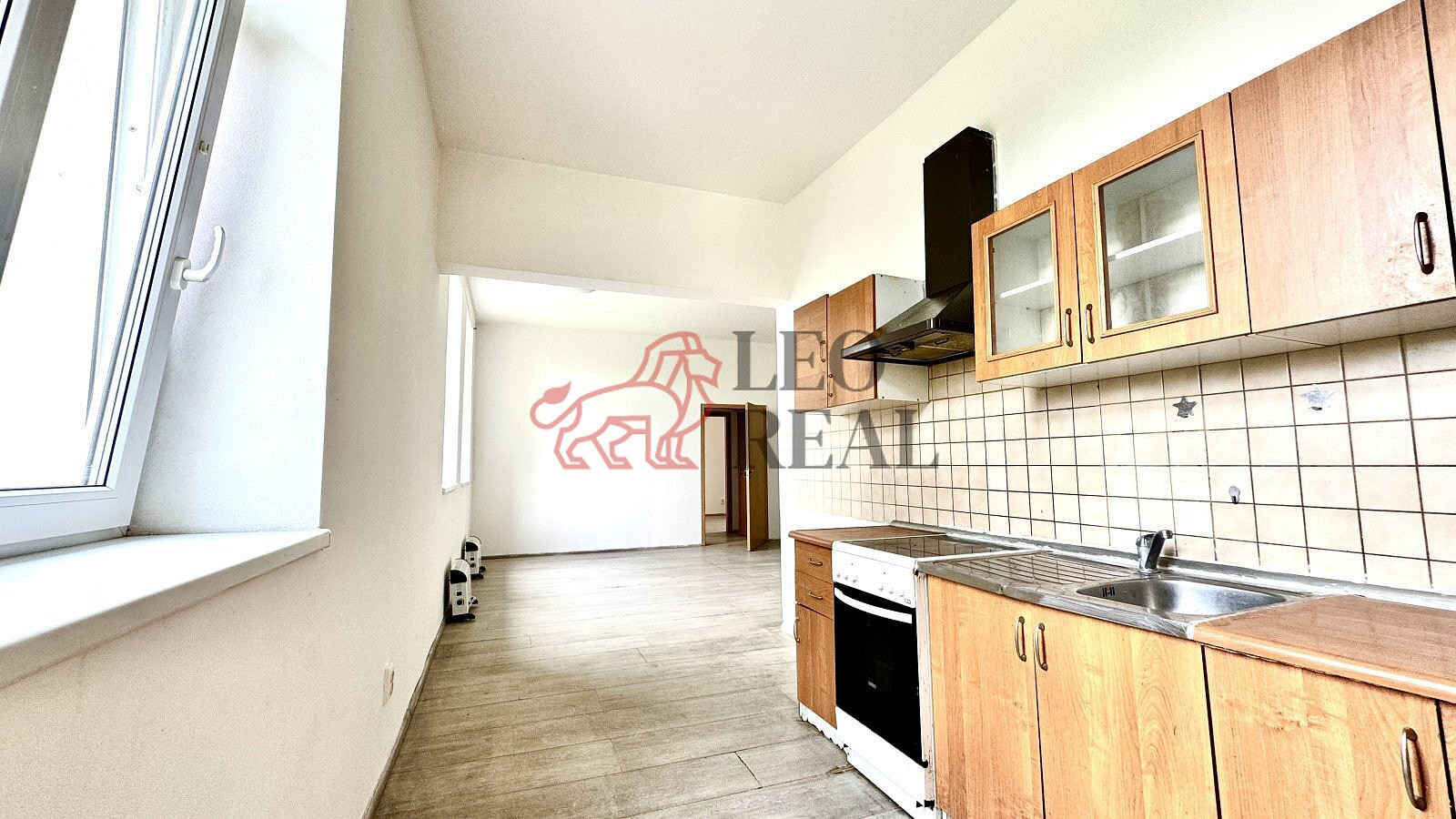 Pronájem bytu 3+kk 70 m² — photo 2
