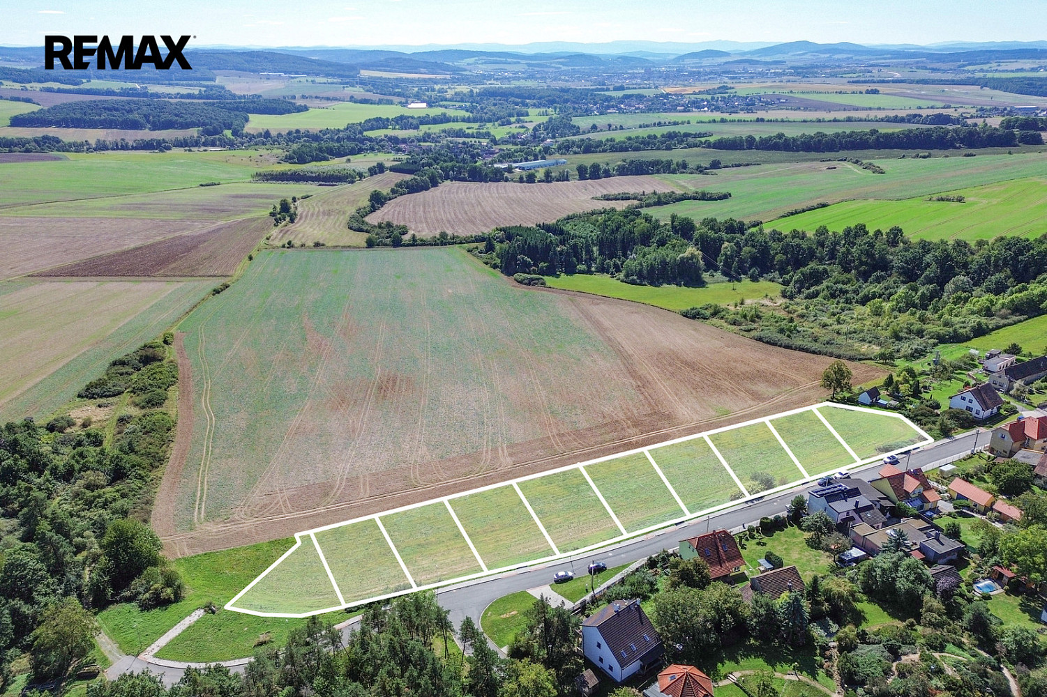 Prodej stavebního pozemku 732 m² – fotografie 2
