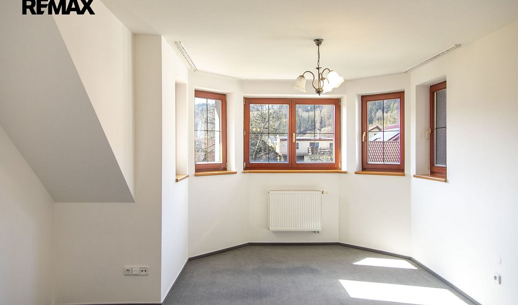 Prodej domu 302 m² s pozemkem 1 176 m², Ratiboř – náhled fotky 26