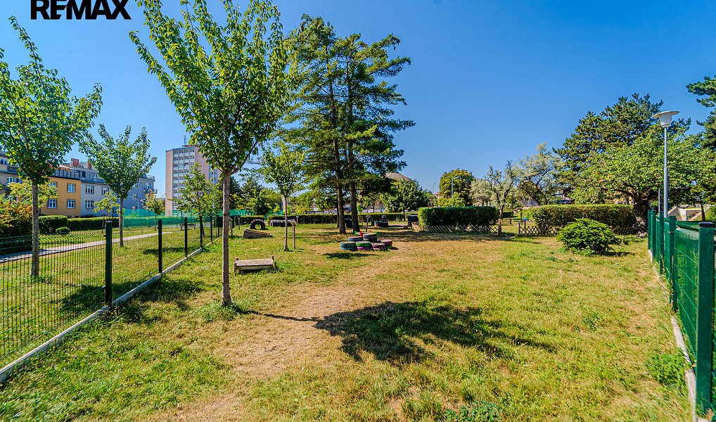 Prodej bytu 2+1 76 m², Slaný – náhled fotky 32