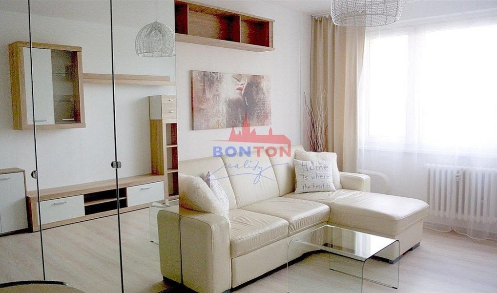 Prodej bytu 1+kk 27 m², Praha – náhled fotky 2