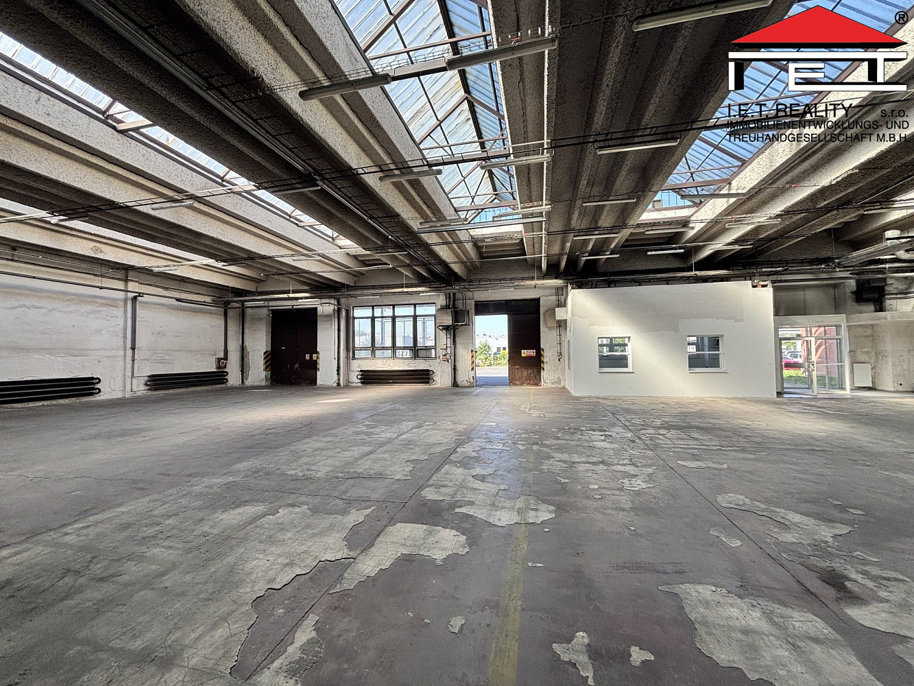 Pronájem skladovacích prostor 992 m²