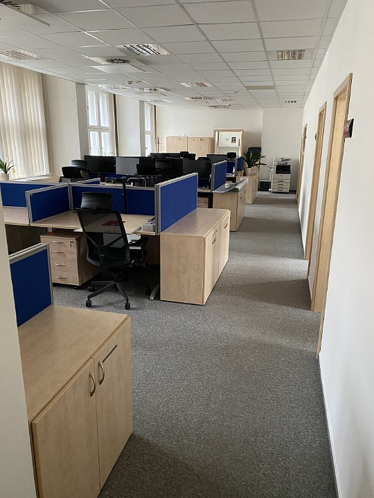 Pronájem kanceláře 230 m² – pohled 3
