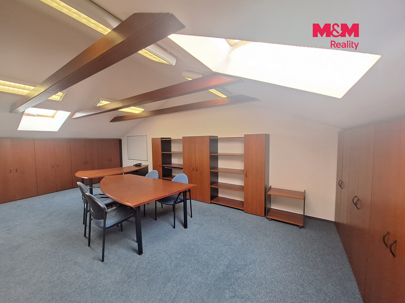 Pronájem kanceláře 110 m² — photo 2
