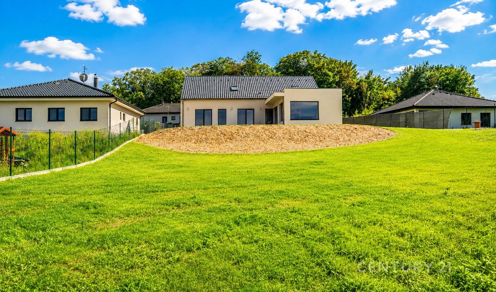Pronájem domu 236 m² s pozemkem 1 500 m², Benešov – náhled fotky 11