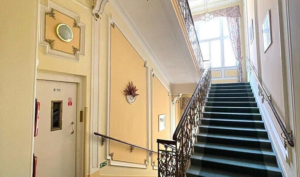 Prodej ubytovacího objektu 1 316 m², Karlovy Vary – náhled fotky 12