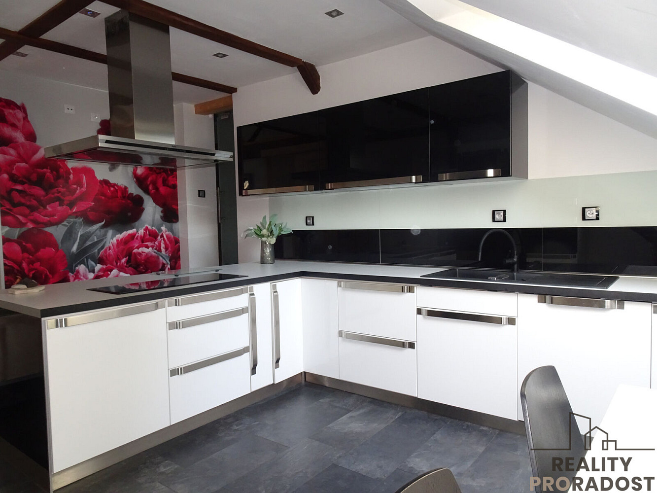 Prodej domu 250 m² s pozemkem 320 m² – fotografie 2
