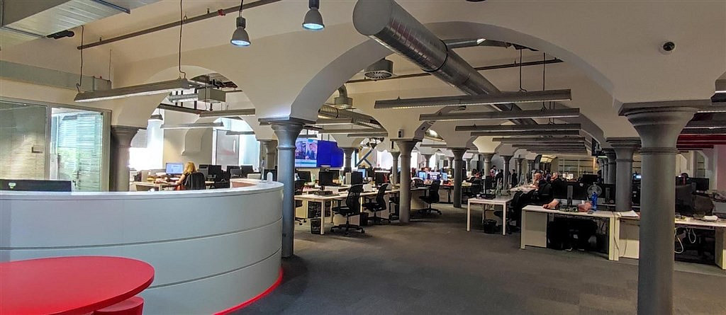 Pronájem obchodních prostor 320 m²
