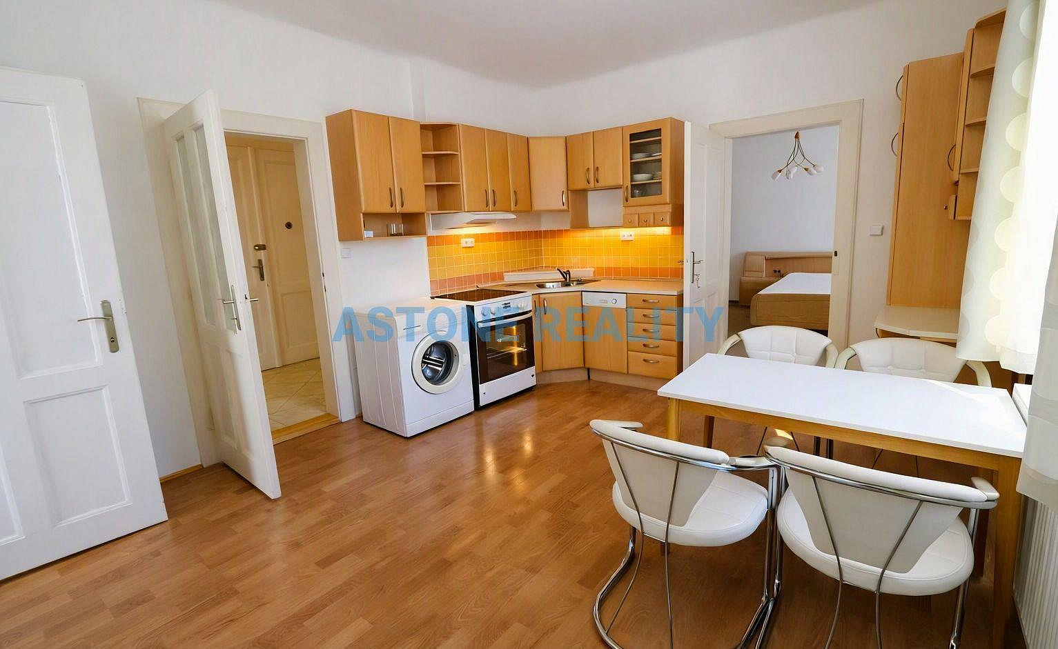 Pronájem bytu 3+kk 66 m² — photo 2