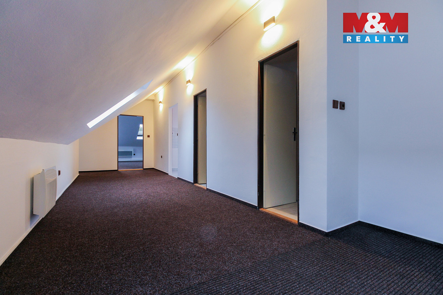 Pronájem kanceláře 120 m² — photo 2