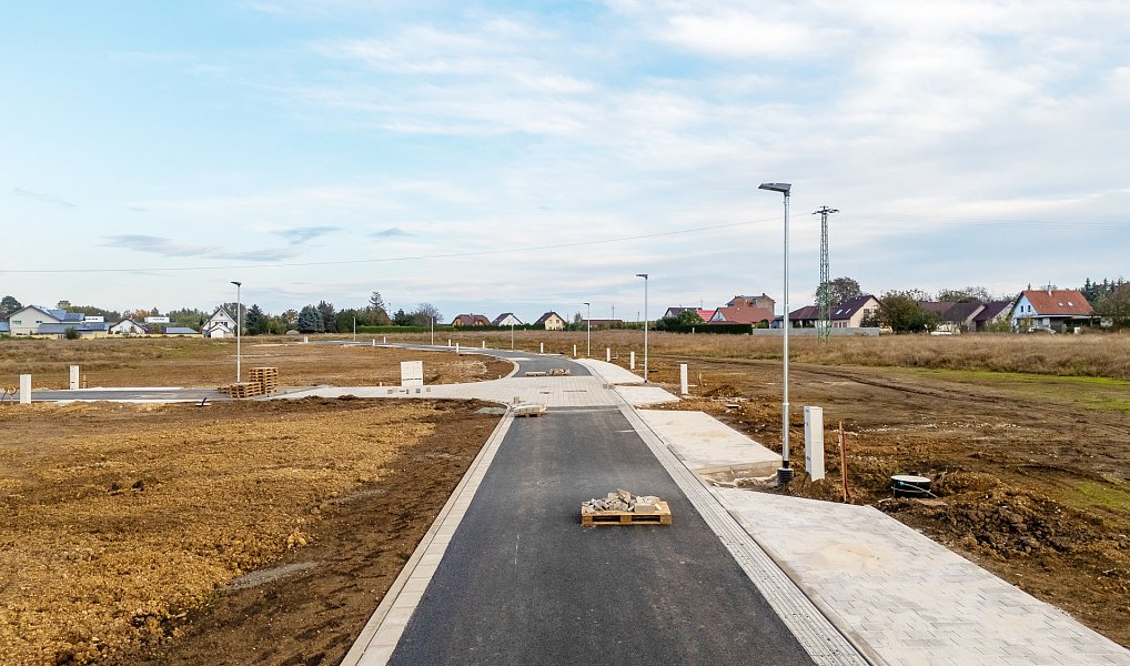 Prodej stavebního pozemku 1 074 m², Všestary – náhled fotky 6