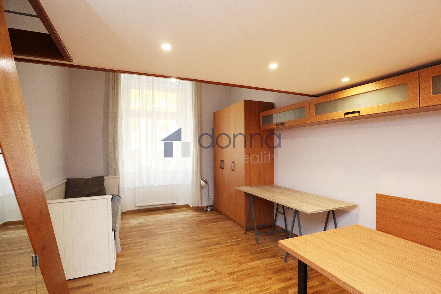 Pronájem bytu 1+kk 27 m² – fotografie 2