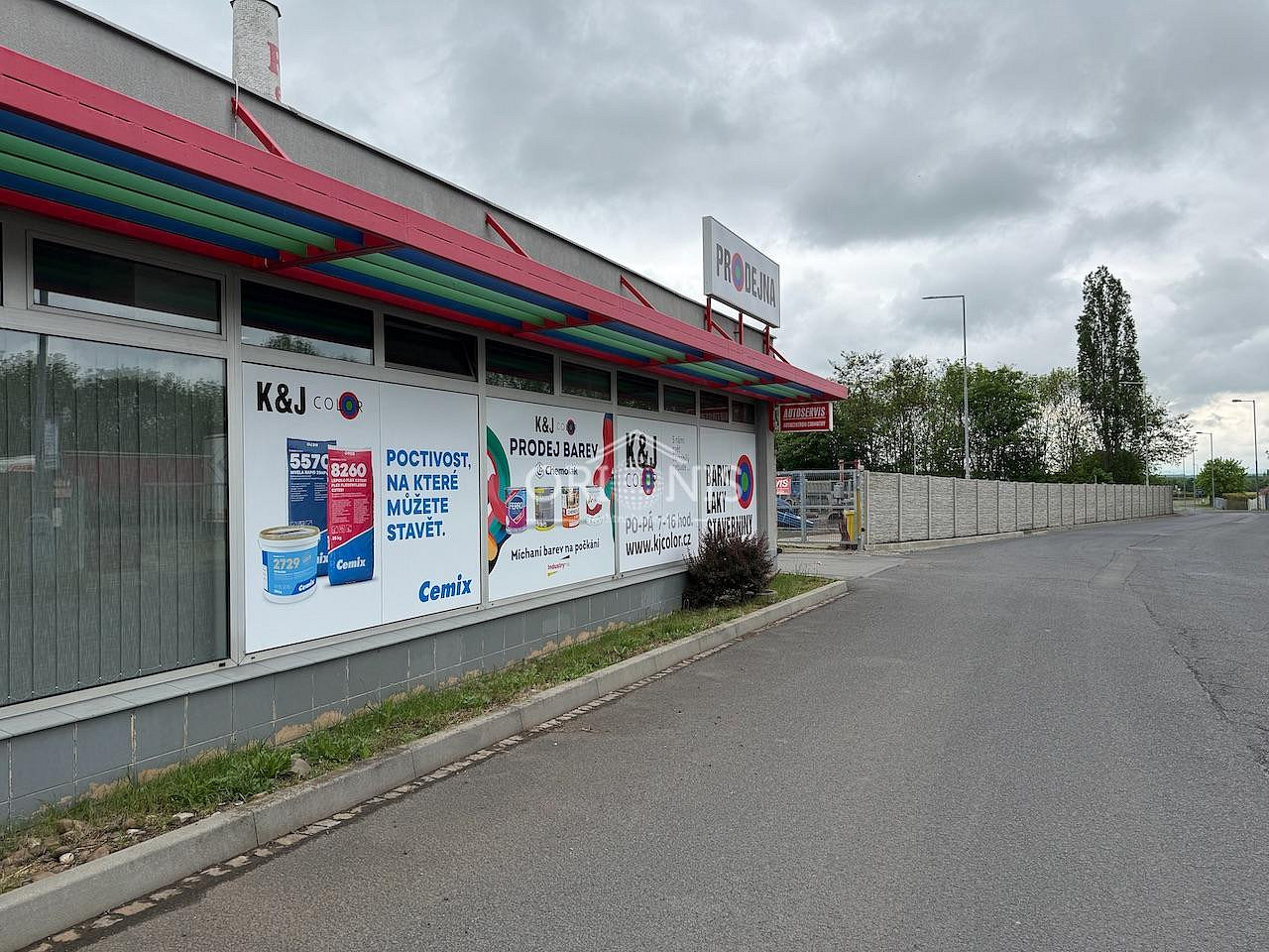 Pronájem obchodních prostor 217 m²