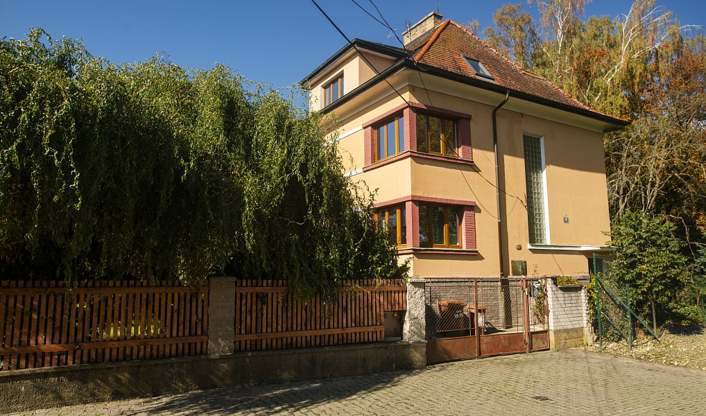 Prodej domu 254 m² s pozemkem 1 048 m², Cheb – náhled fotky 2