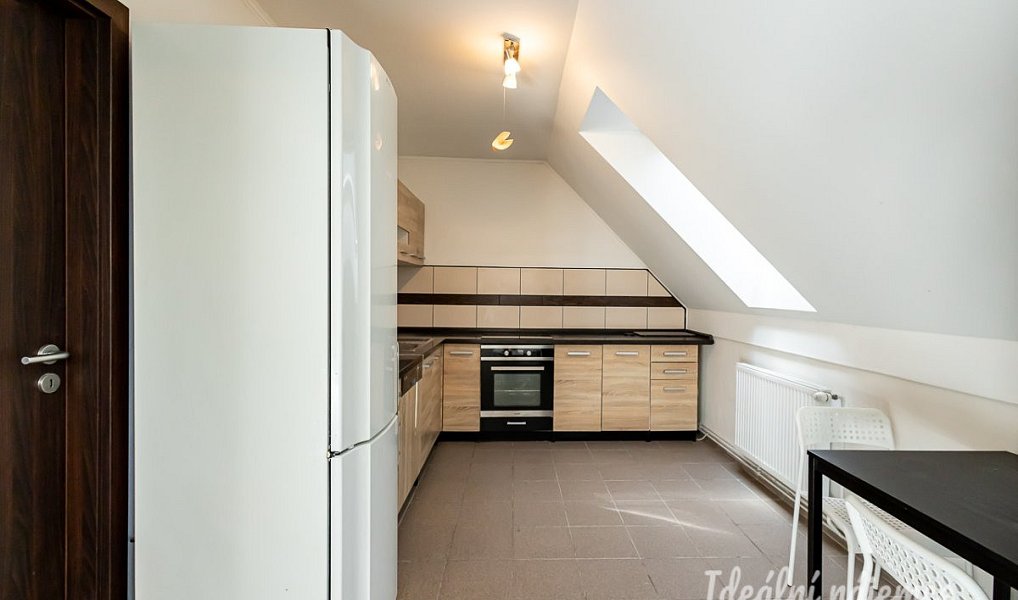 Pronájem bytu 2+kk 50 m², Nupaky – náhled fotky 2