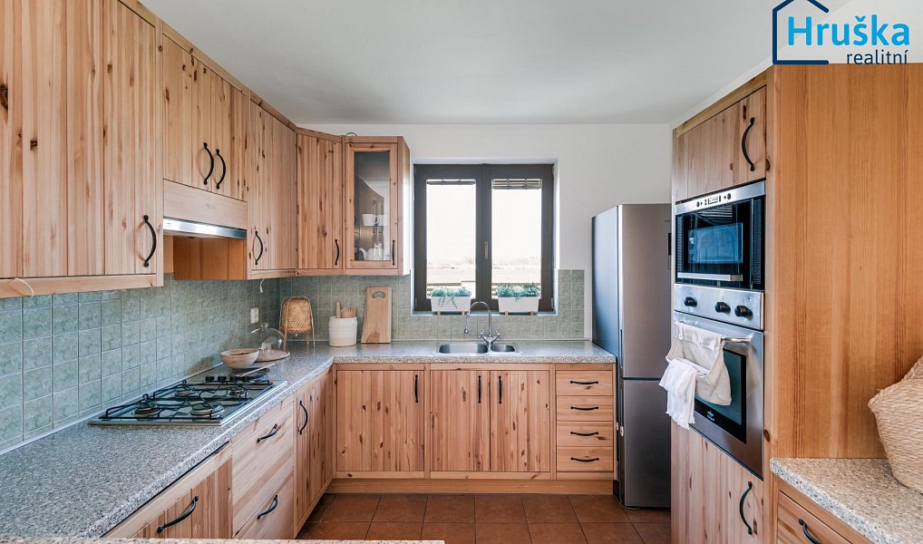 Prodej domu 196 m² s pozemkem 650 m², Baška – náhled fotky 4