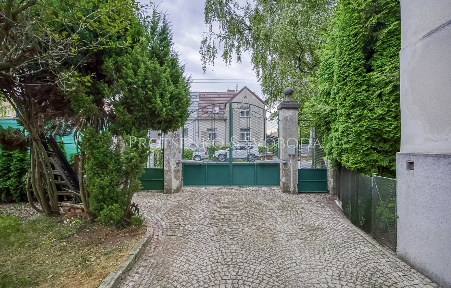 Prodej nájemního domu, činžáku 652 m² – fotografie 2