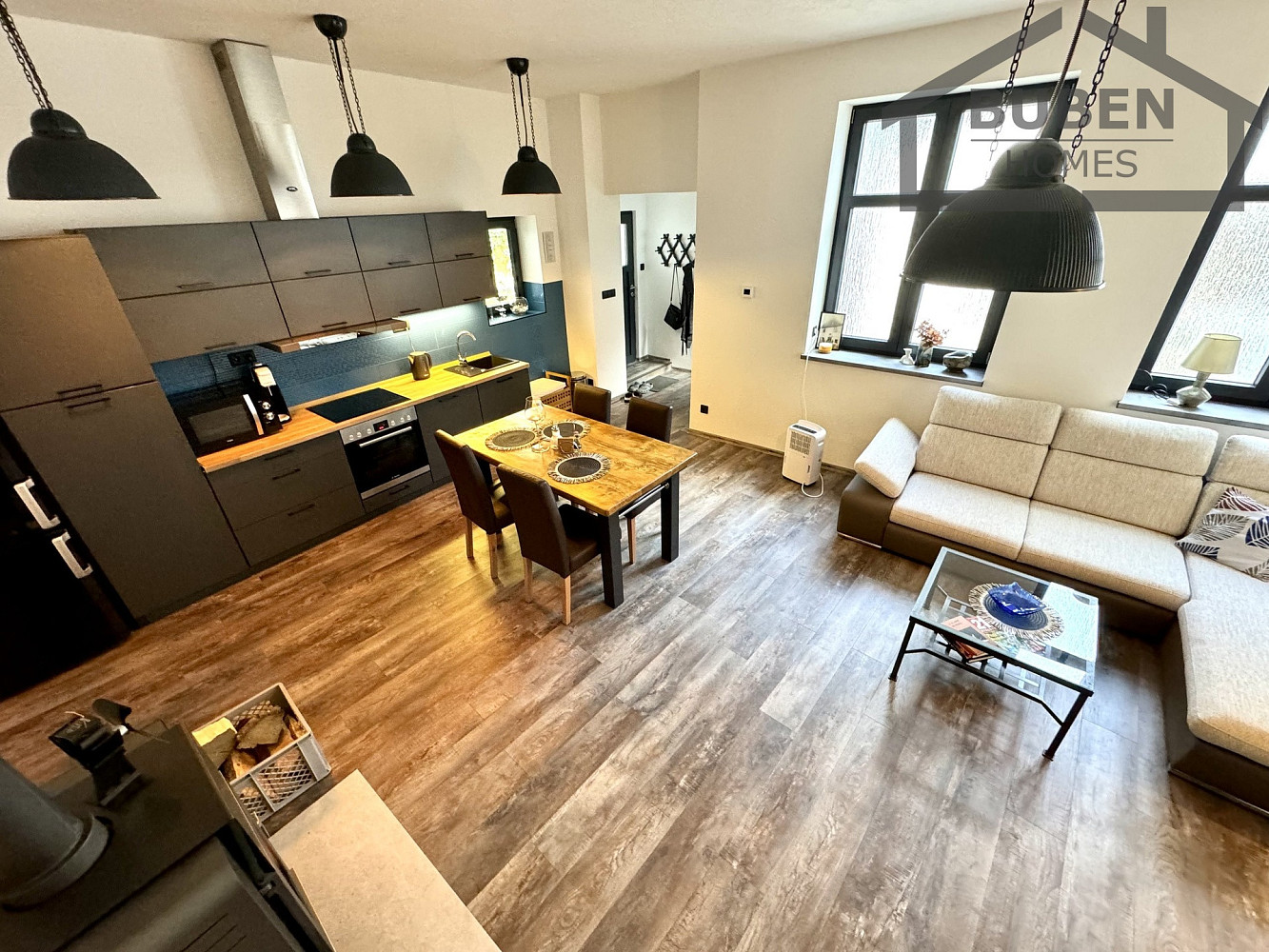 RD se 2 mezonetovými jednotkami (2+1, 3+kk) se zahradou a komerčním objektem (užitná plocha 220 m²), – pohled 2
