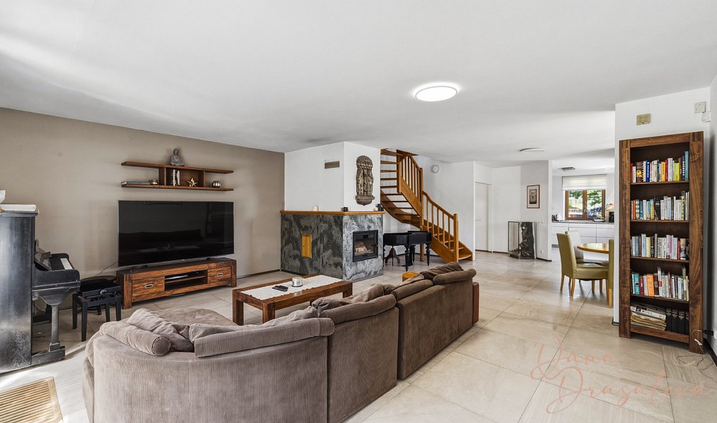 Prodej domu 320 m² s pozemkem 1 066 m², Valtice – náhled fotky 4