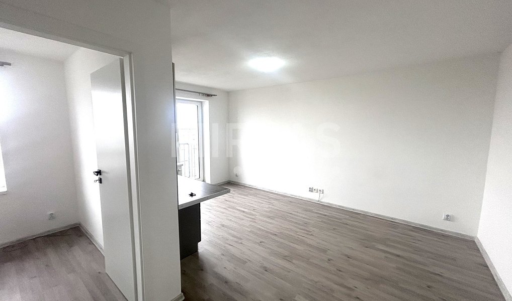 Pronájem bytu 2+kk 32 m², Milovice – náhled fotky 5