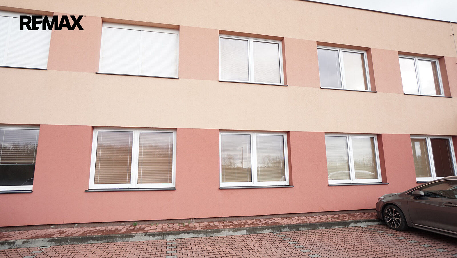 Pronájem kanceláře 407 m²