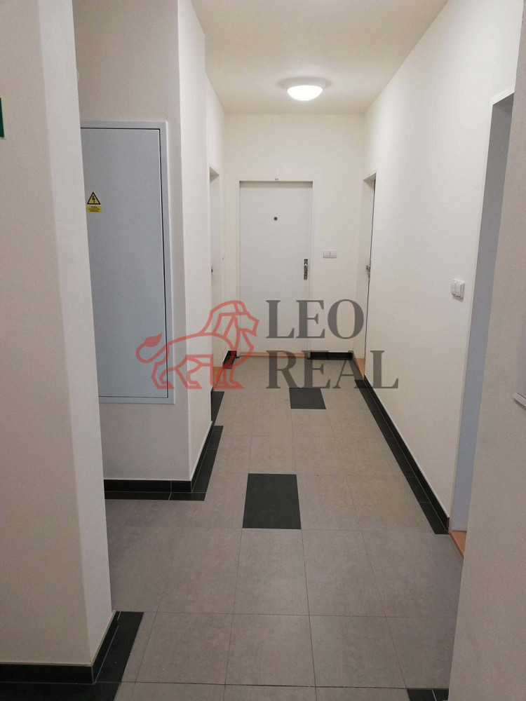 Pronájem bytu 1+kk 35 m² – fotografie 4