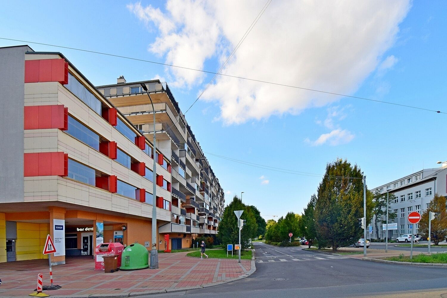 Garážové stání v bytovém domě u nádraží Libeň, ulice Podkovářská, Praha 9 - Vyso