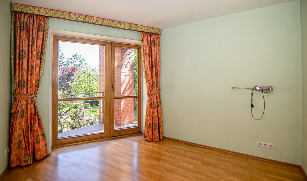 Prodej domu 560 m² s pozemkem 2 497 m², Černošice – náhled fotky 28