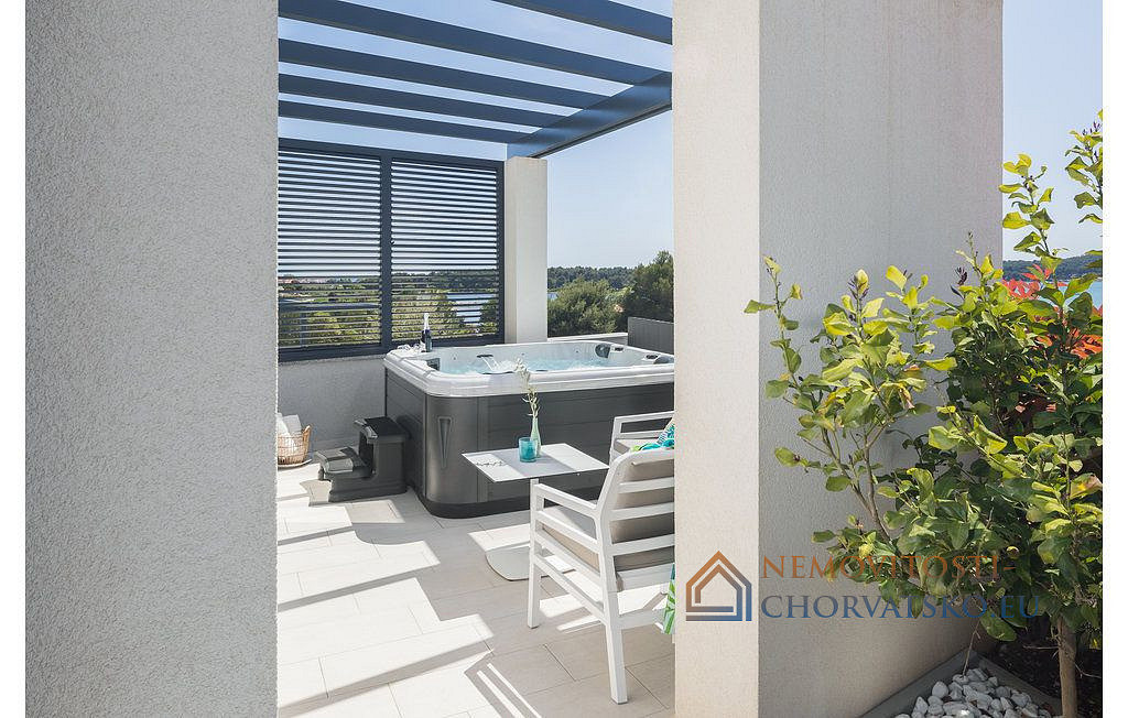 Prodej domu 260 m² s pozemkem 570 m² - Widok 4