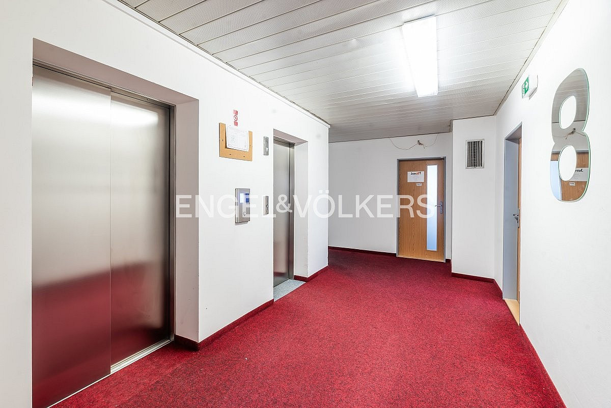 Pronájem kanceláře 135 m² – fotografie 2