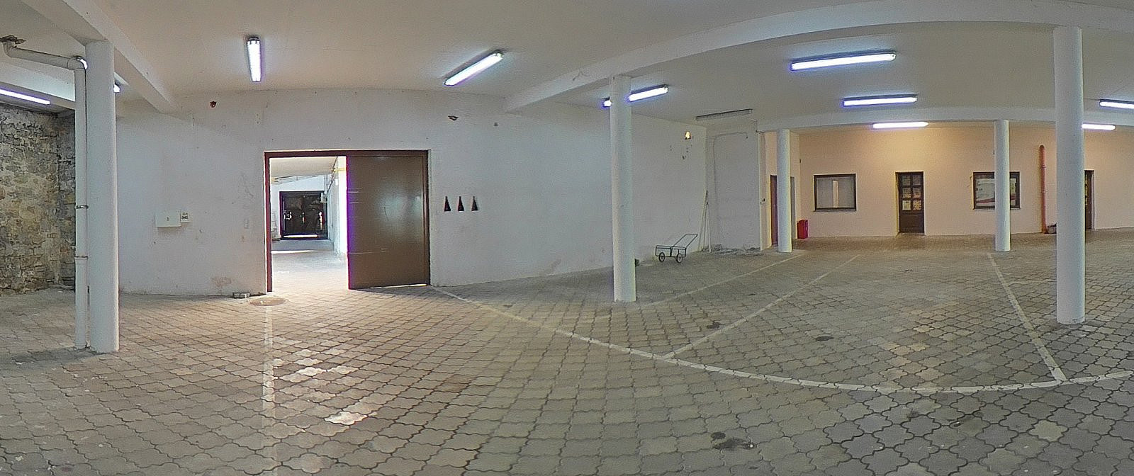 Pronájem obchodních prostor 458 m² – fotografie 2