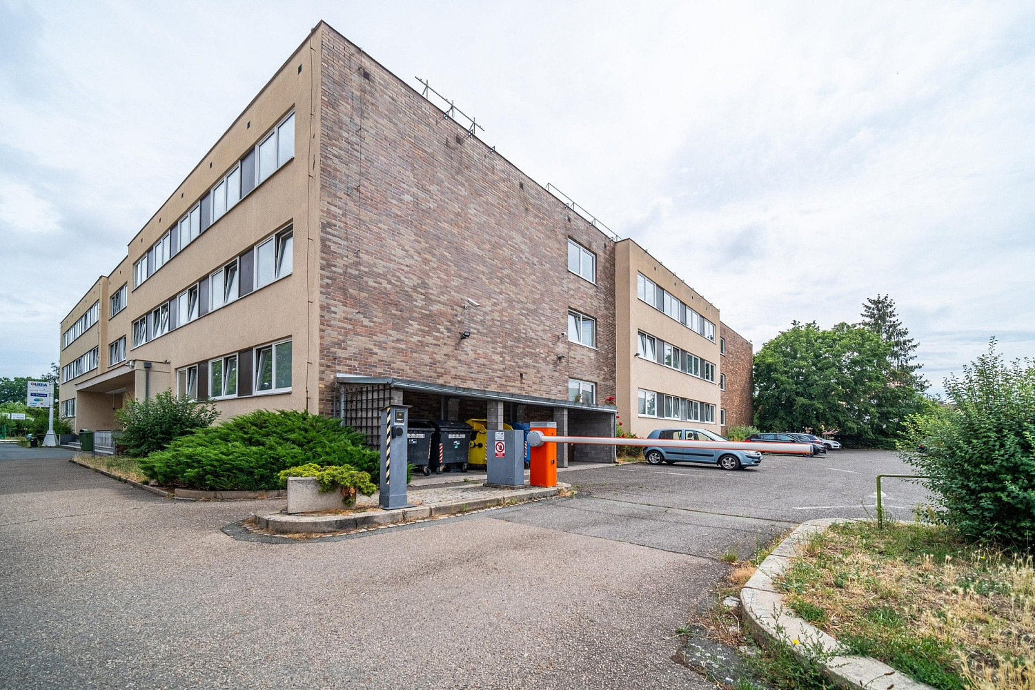Pronájem kanceláře 250 m² – fotografie 3