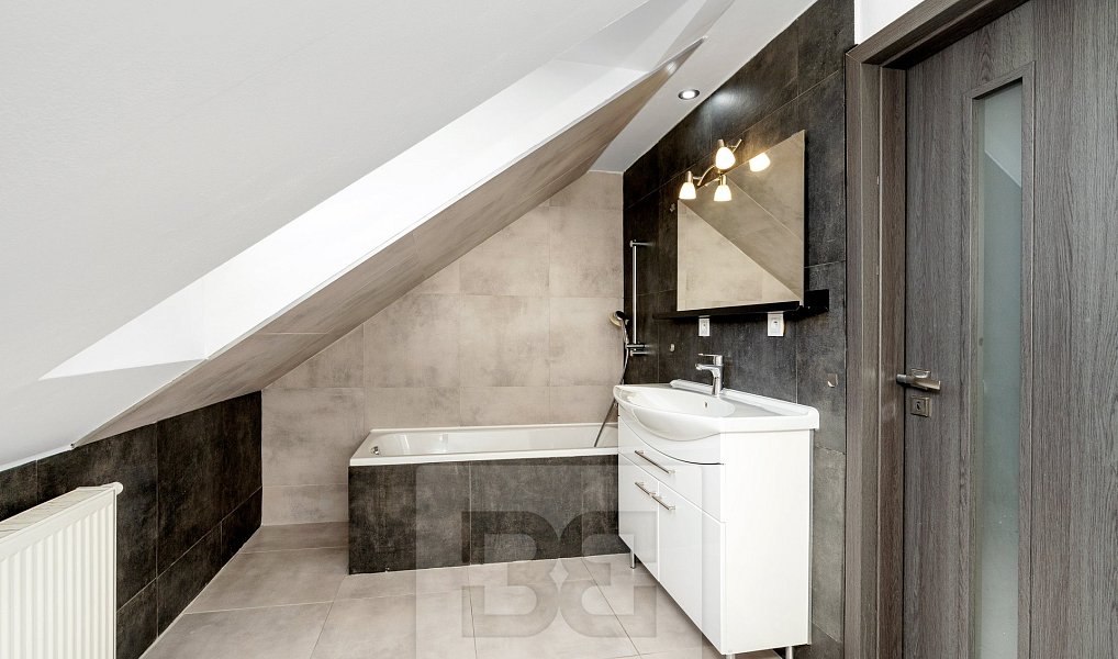 Prodej domu 262 m² s pozemkem 2 154 m², Králův Dvůr – náhled fotky 28