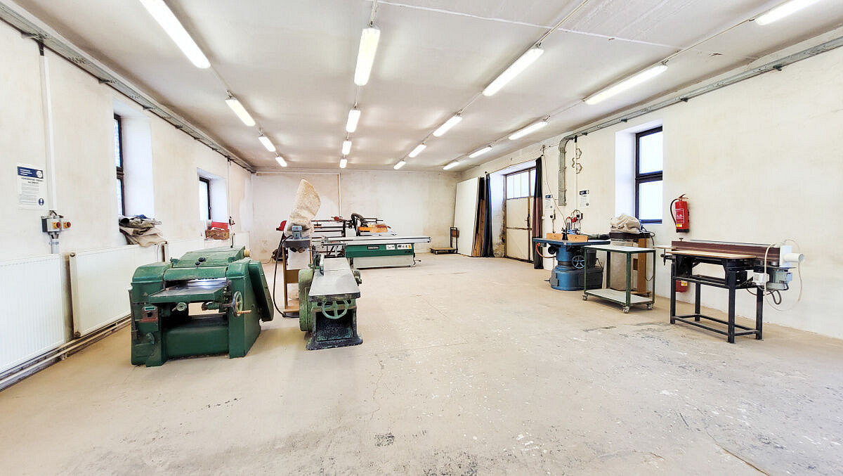 Prodej výrobních prostor 150 m² – fotografie 2