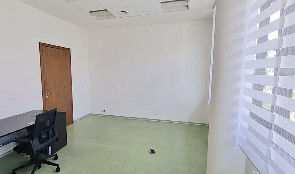 Pronájem kanceláře 349 m², Vestec – náhled fotky 3
