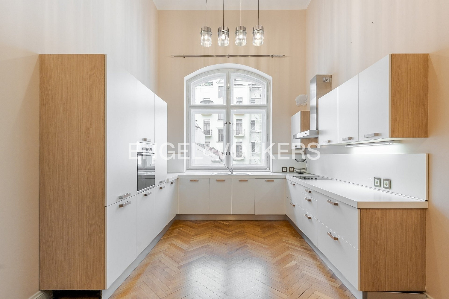 Pronájem bytu 6+kk 210 m² – fotografie 3