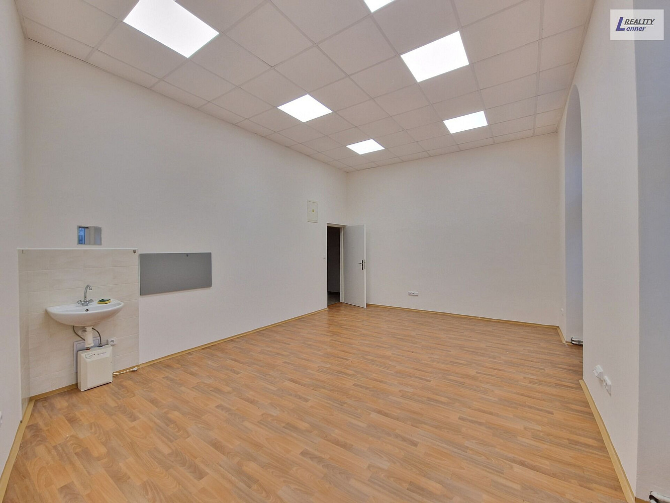 Pronájem kanceláře 28 m² – fotografie 4