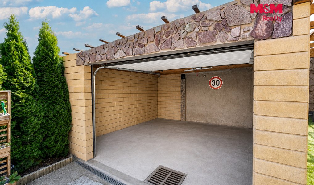 Prodej nájemního domu, činžáku 176 m², Milovice – náhled fotky 11