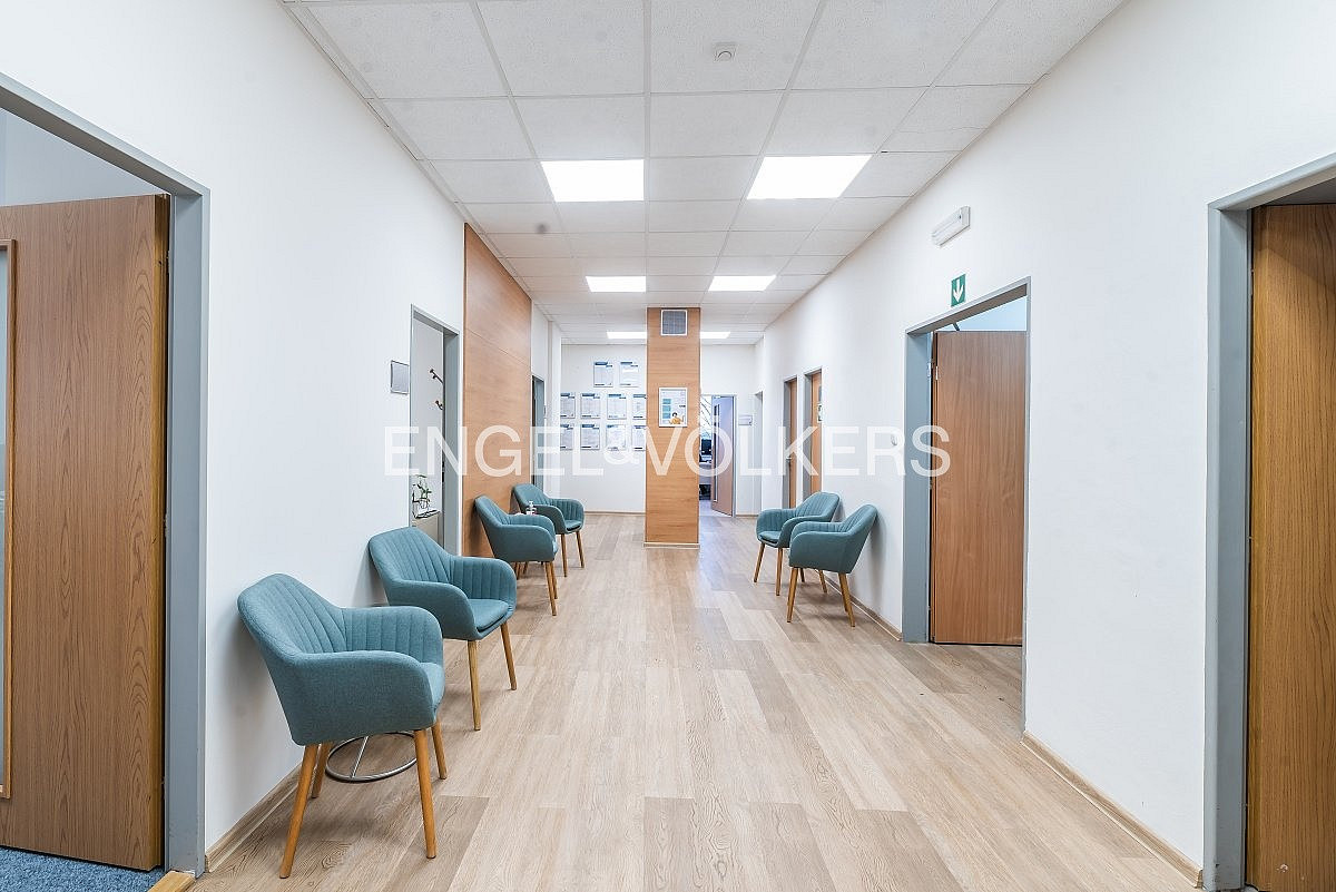 Pronájem kanceláře 350 m² – pohled 3