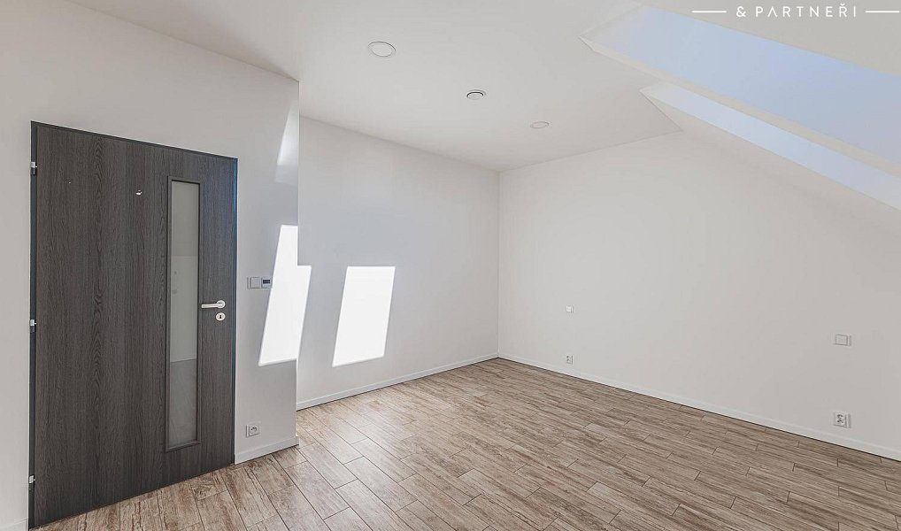 Prodej domu 150 m² s pozemkem 213 m², Dříteč – náhled fotky 12