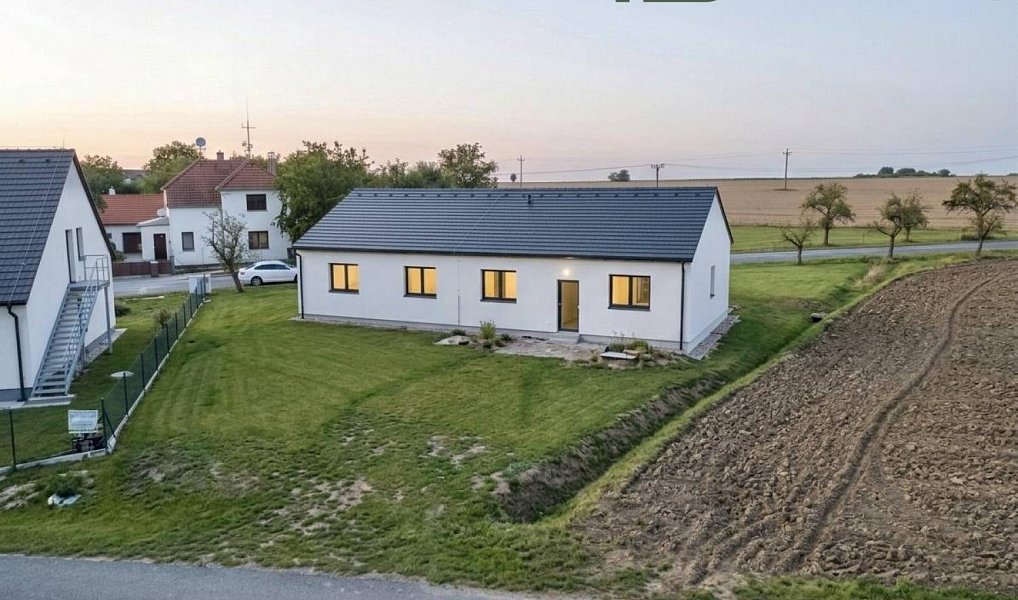 Prodej domu 115 m² s pozemkem 900 m², Choltice – náhled fotky 3