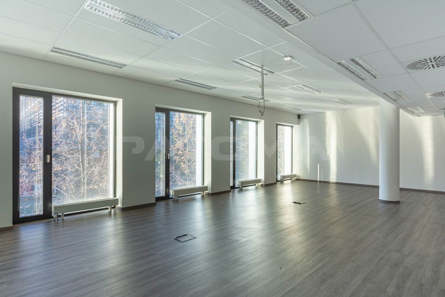 Pronájem kanceláře 647 m² – fotografie 2