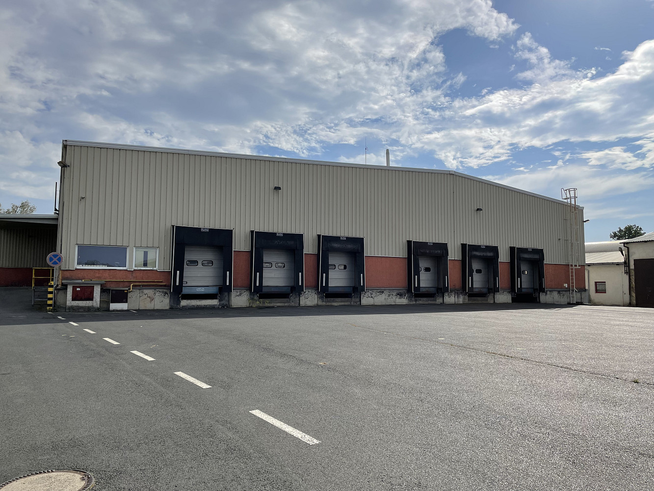 Pronájem skladovacích prostor 5 300 m²