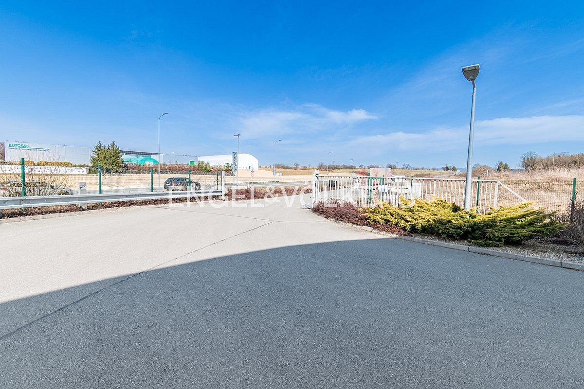 Pronájem kanceláře 55 m² – fotografie 3