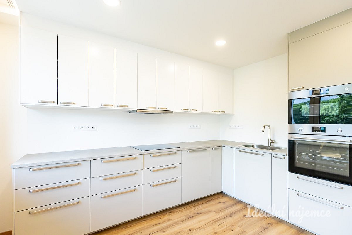 Pronájem bytu 3+kk 85 m²