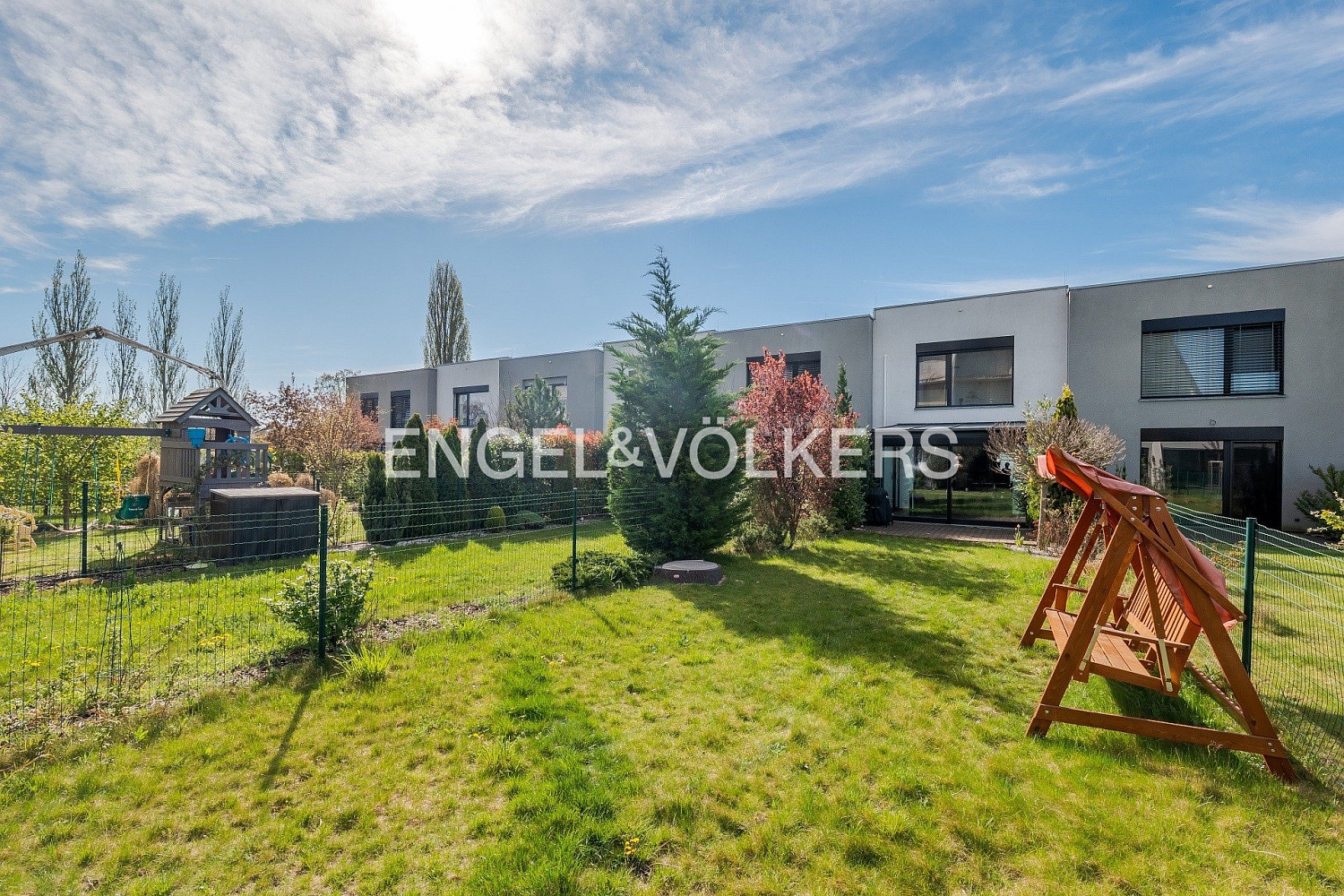 Prodej domu 197 m² s pozemkem 255 m² — photo 2